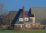 Woonhuis met rechts de schuur, de schuren links zijn van een andere boerderij.
<br/>
Paul Paris, 2014-12-01